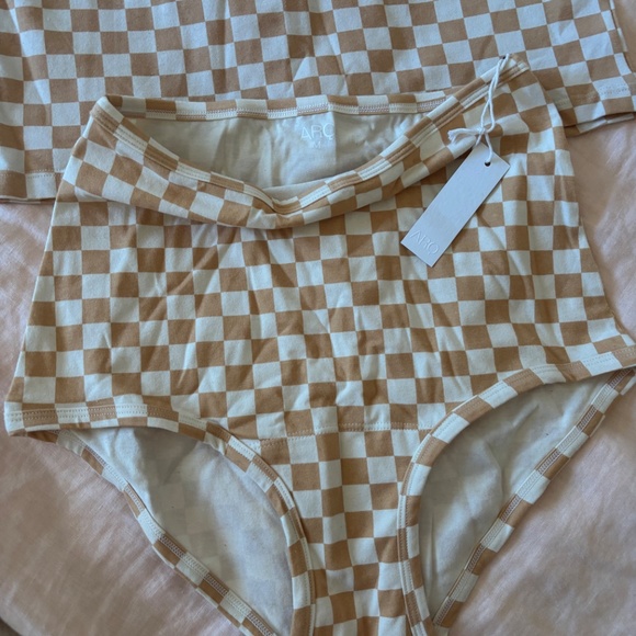 Arq cropped tank and underwear set - Picture 2 of 5